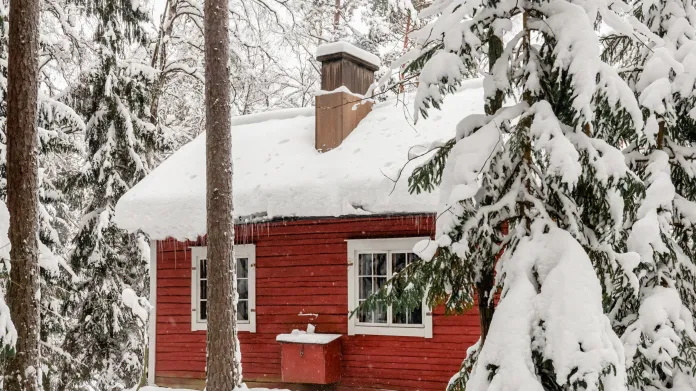 Typická finská sauna v zimě