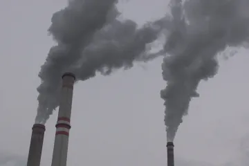 Ministerstvo průmyslu povolí teplárnám topit i jinak než plynem. Teplota zůstává neměnná, ujistil Síkela
