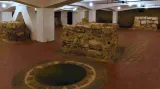 Praha: Betlémská kaple. Lidé mohou nahlédnout do podzemí Betlémské kaple, kde zdi a základy ze 14. stolet pamatují kázání mistra Jana Husa.