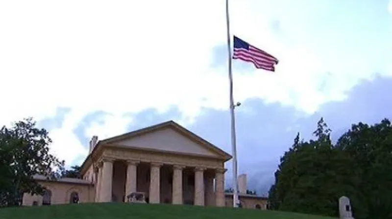 Edward Kennedy byl pohřben na Arlingtonském hřbitově