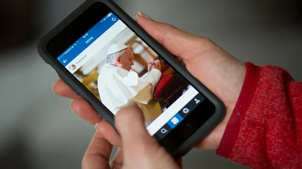 Františkův účet na Instagramu má první fotku