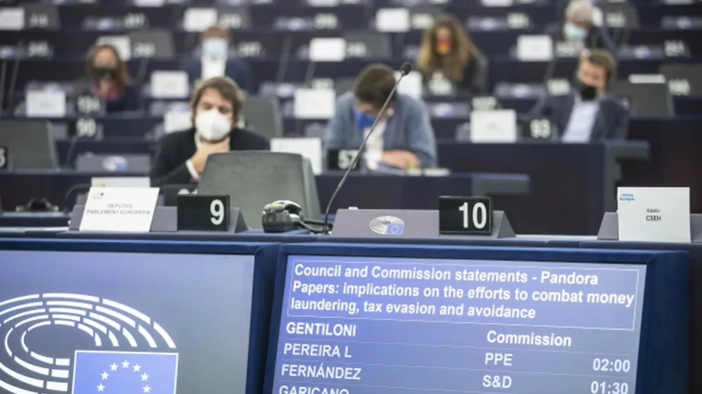 Zasedání Evropského parlamentu ke kauze Pandora Papers