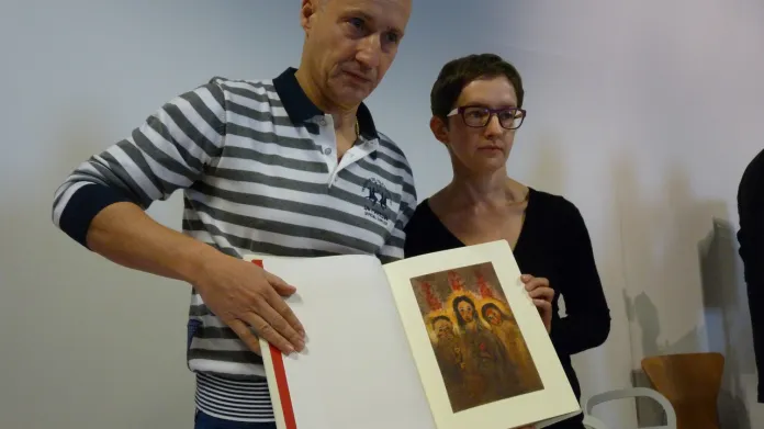 Reynek – Génius, na kterého jsme měli zapomenout - Richard Fuxa a Veronika Reynková představují nové vydání Bible z Reynkovými grafikami. Expozice Národní galerie ve Valdštejnské jízdárně Pražského hradu.