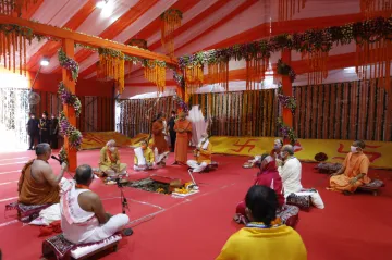 „Staleté čekání je u konce.“ Indický premiér položil základní kámen chrámu v Ajódhje