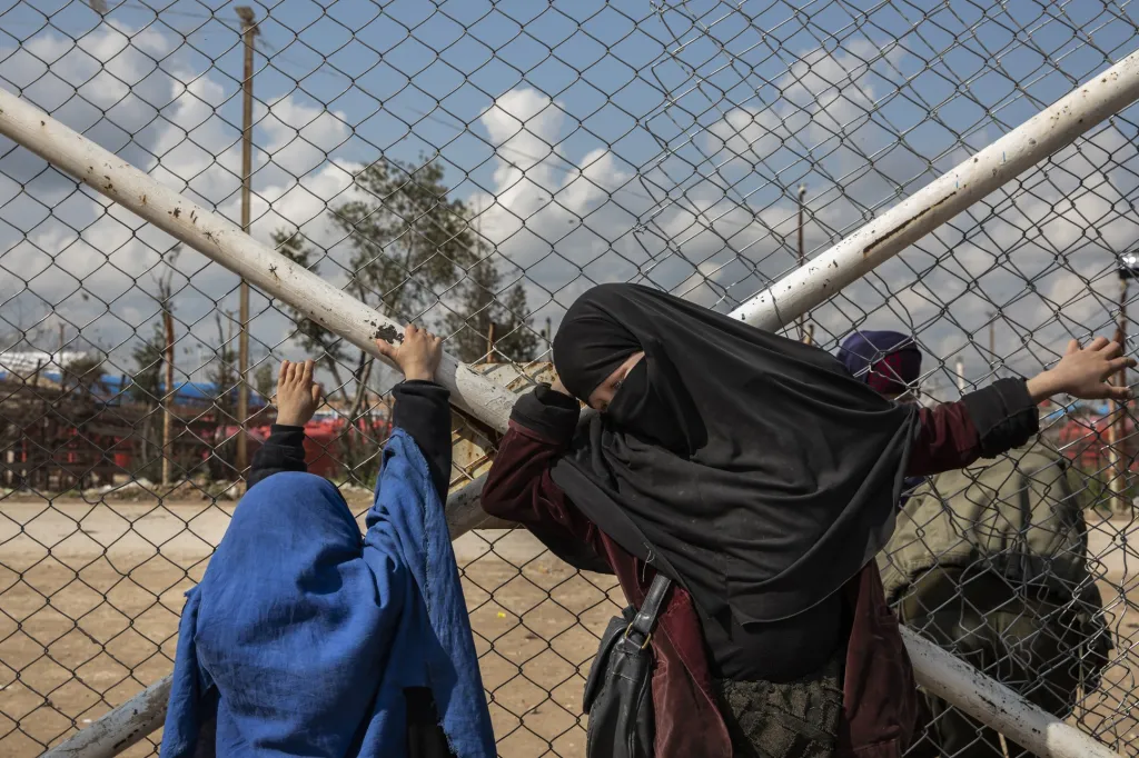 Nominace v sekci fotografický soubor: Ivor Prickett se souborem ISIS and its Aftermath in Syria (IS a jeho následky v Sýrii). Začátkem roku 2019 se území, které v Sýrii držela skupina Islámského států (IS), zmenšilo na čtyři kilometry čtvereční na jihovýchodě země