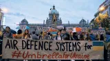 Lidé v centru Prahy protestovali proti ruské agresi na Ukrajině