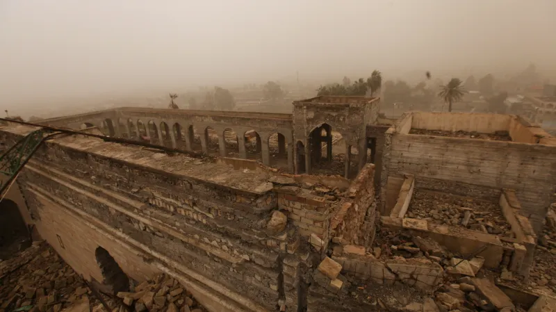 Zdevastovaná mešita proroka Jonáše v Mosulu