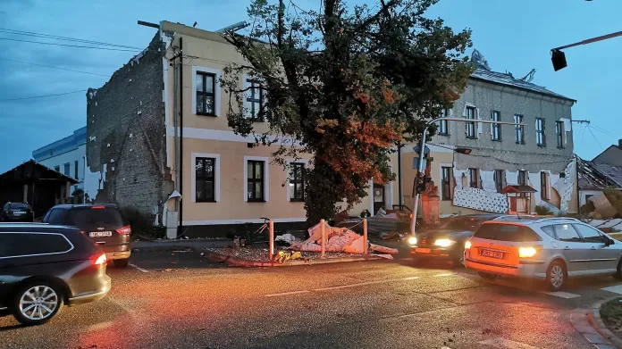Následky silných bouřek a tornáda v Hruškách na Hodonínsku