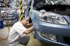 Kvůli chybějícím čipům vyrobí letos automobilky v Česku o čtvrt milionu vozů méně