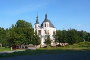 Skauti zvelebovali okolí kostela ve Staré Vodě