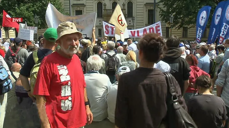 Demonstrace před Úřadem vlády