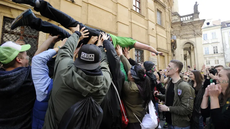 Studenti České zemědělské univerzity v Praze při Majálesu