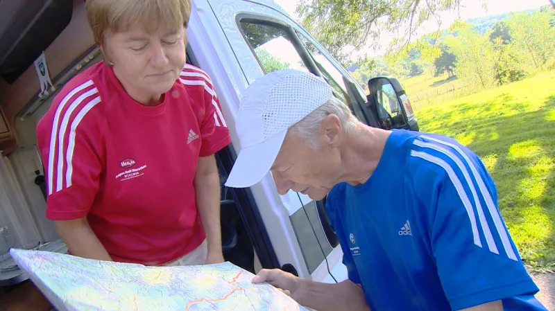 Oporou běžce Petra Kuchaře je po celou cestu jeho manželka Věra