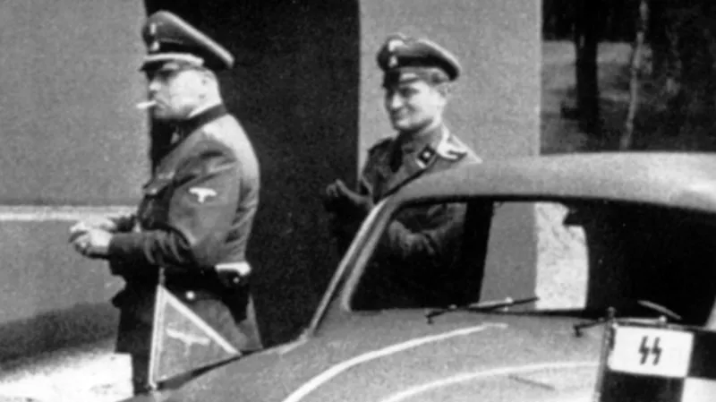 Generálporučík Carl Friedrich von Pückler - Burghauss (vlevo)
