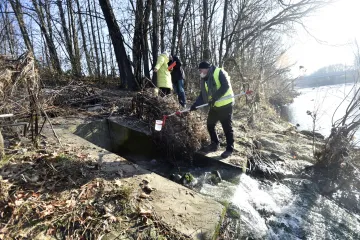 Podle ministra Brabce vede rožnovský úřad řízení s firmami kvůli únikům do Bečvy. Mluvčí města to popírá