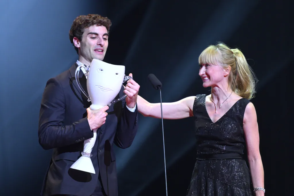 Za balet, tanec a pohybové divadlo má cenu Thálie Federico Ievoli za roli rytíře Des Grieux rovněž v inscenaci Národního divadla Praha L’Histoire de Manon