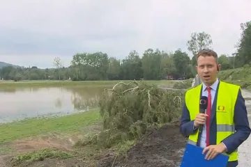 Noční bouře zablokovala železniční trať mezi Strakonicemi a Horažďovicemi