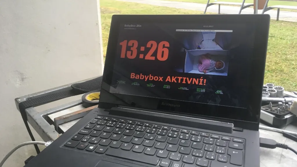 Babybox je připojený k internetu k datové síti nemocnice