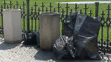 Odpad v pražských ulicích