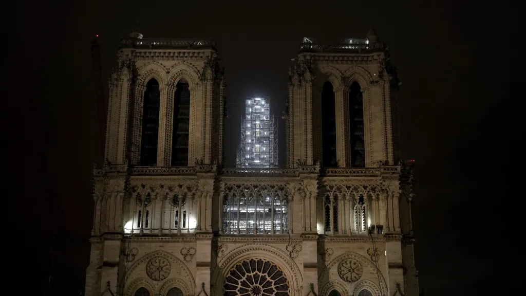 Katedrála Notre-Dame s novou věží