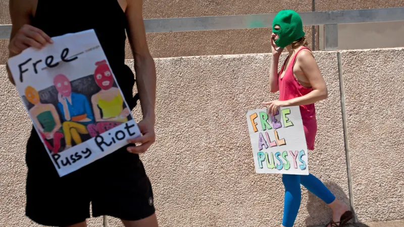 Demonstrace na podporu Pussy Riot před ruským velvyslanectvím v Tel Avivu