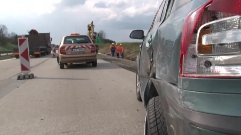 Dopravu na D1 zastavila nehoda tří aut