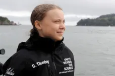 Greta do USA kvůli emisím pluje, loď ale její tým přiletí vyzvednout. Spiegel píše o PR katastrofě