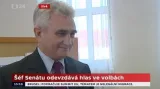 Předseda Senátu Štěch odevzdává hlas ve volbách