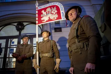 Před 80 lety seskočili nad protektorátem Kubiš a Gabčík. Zásadní akci připomíná nový památník