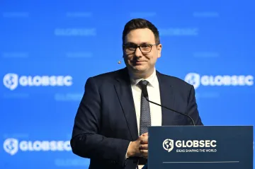 Zrušme limity na použití zbraní, zní z Globsecu. Lipavský chápe dilema spojenců