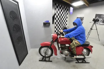 Opravit, roztlačit a cítit vítr ve vlasech. Výstava motorek v Ostravě návštěvníky vtáhne