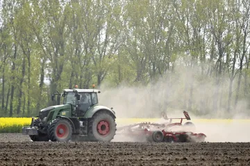 Vláda plánuje zrušit dotace za 54,4 miliardy korun