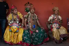Nepálci se oblékají jako bozi. Hinduistický festival je o tanci, maskách a kostýmech 