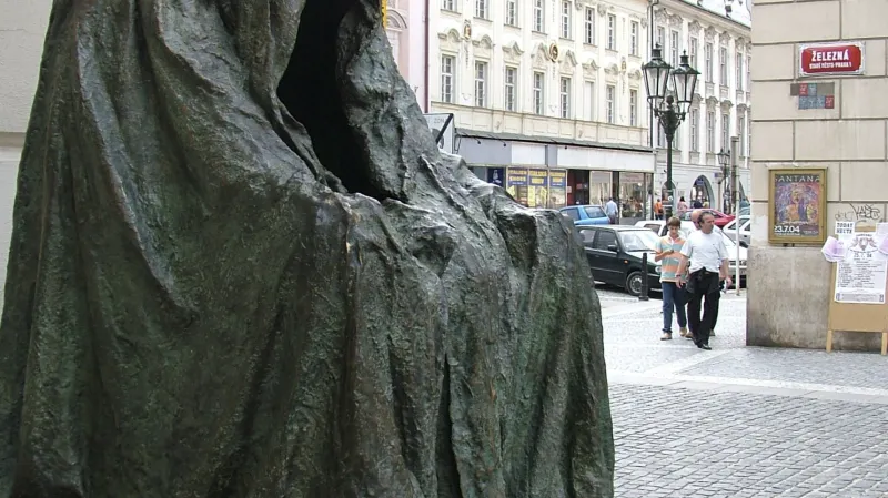 Socha Anny Chromy „Il Commendatore“ u zdi Stavovského divadla