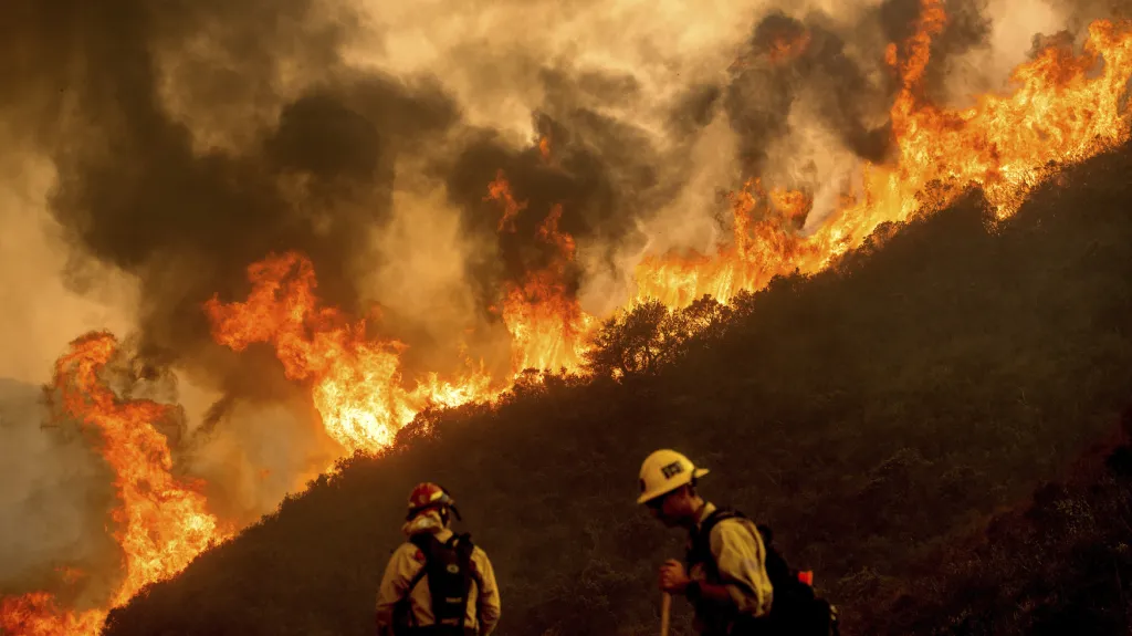 Vlny vedra byly i příčinou rekordních požárů v Kalifornii