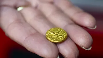 Představení zlatého a stříbrného pokladu nalezeného na Rakovnicku a Kutnohorsku