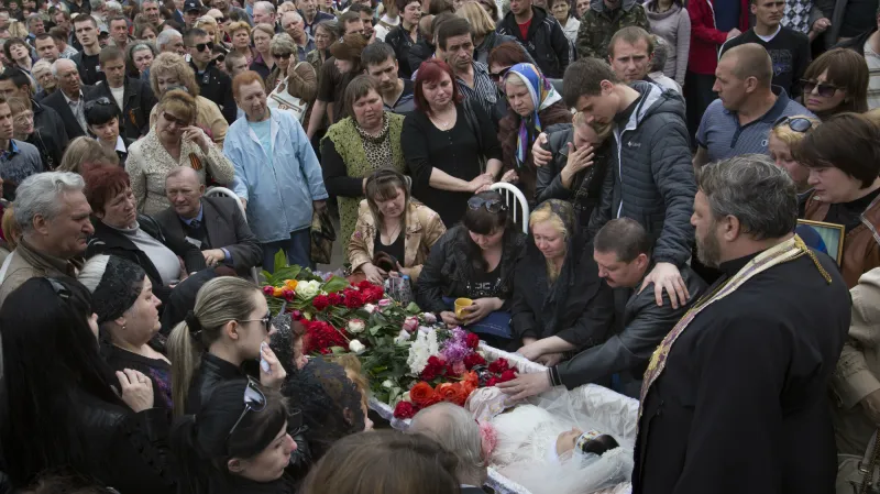 Pohřeb Julije Izotovové