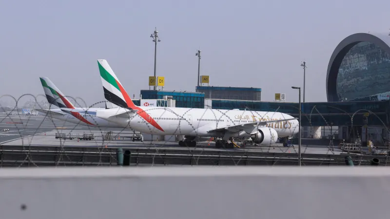 Letadla společnosti Emirates na dubajském letišti
