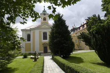 Po třech letech skončila oprava barokního kostela v Lánech, je v něm i Jezulátko