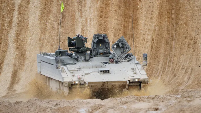 Výcvik ukrajinských tankistů v anglickém Dorsetu