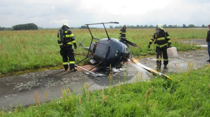 Havárie vrtulníku na letišti v Hradci Králové
