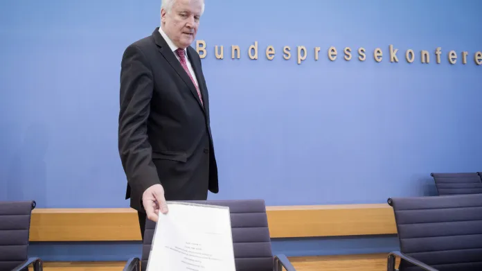 Horst Seehofer představil zprávu o bezpečnosti v Německu
