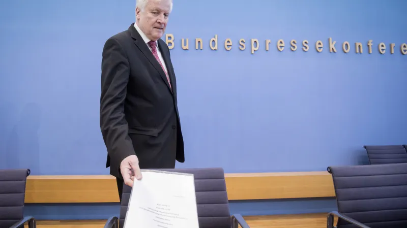 Horst Seehofer představil zprávu o bezpečnosti v Německu