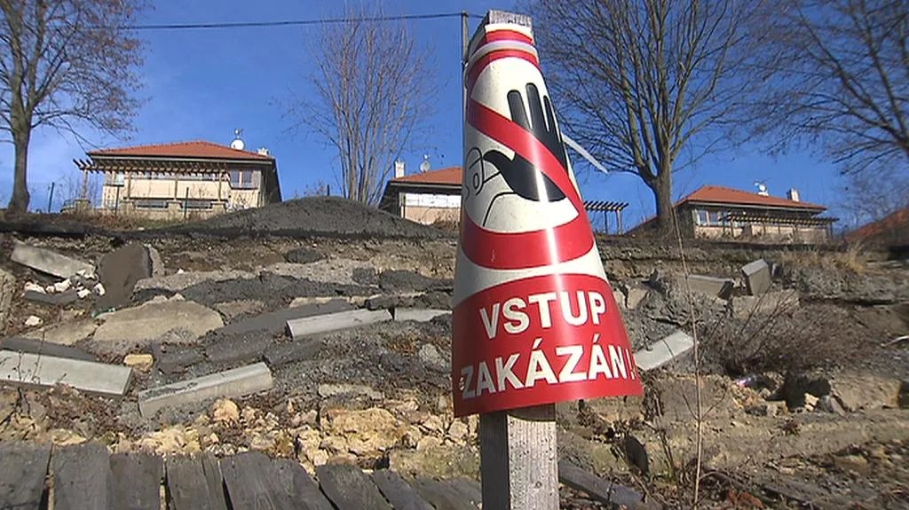 Uzavřená silnice v Úholičkách