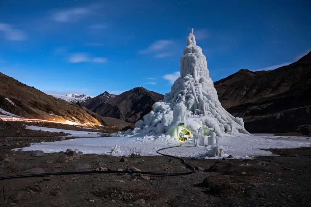 Druhé místo v sekci Životní prostředí: Ciril Jazbec se sérií snímků One Way to Fight Climate Change: Make Your Own Glaciers (Způsob, jak bojovat proti změně klimatu: vytvořit si vlastní ledovce)