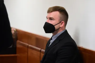Odvolací soud zmírnil trest za komentář vyzdvihující teroristický útok. Místo vězení dostal mladík podmínku