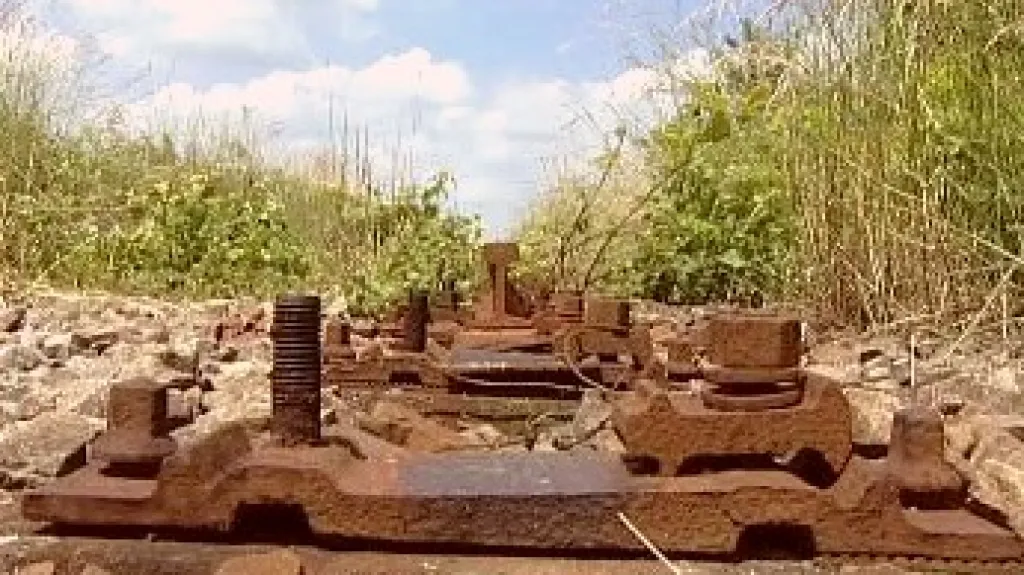 Zloději šrotu kradou železniční mosty i koleje