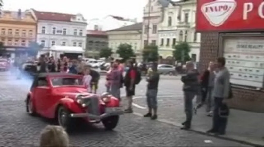 Plaketová jízda historických vozidel v Kolíně