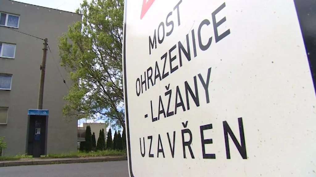 Uzavírka mostu v Lužanech