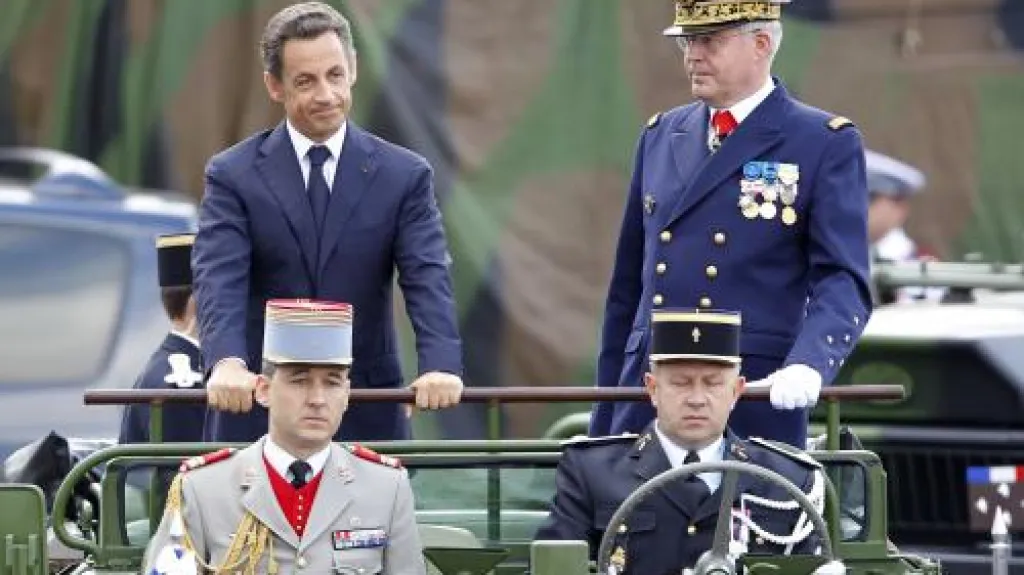 Nicolas Sarkozy na vojenské přehlídce